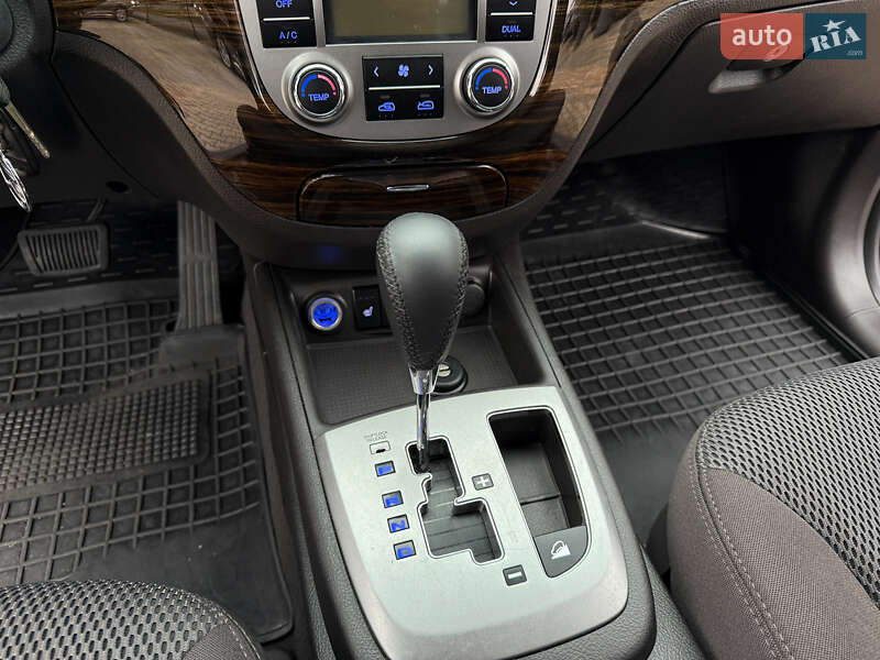 Внедорожник / Кроссовер Hyundai Santa FE 2012 в Киеве