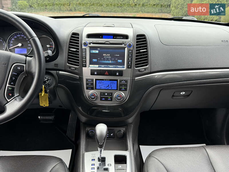 Внедорожник / Кроссовер Hyundai Santa FE 2012 в Ровно