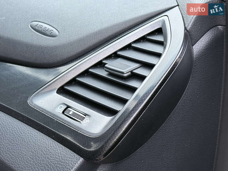 Внедорожник / Кроссовер Hyundai Santa FE 2014 в Ровно