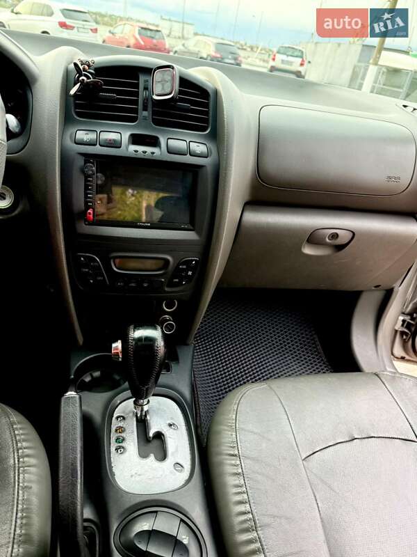 Позашляховик / Кросовер Hyundai Santa FE 2004 в Миколаєві