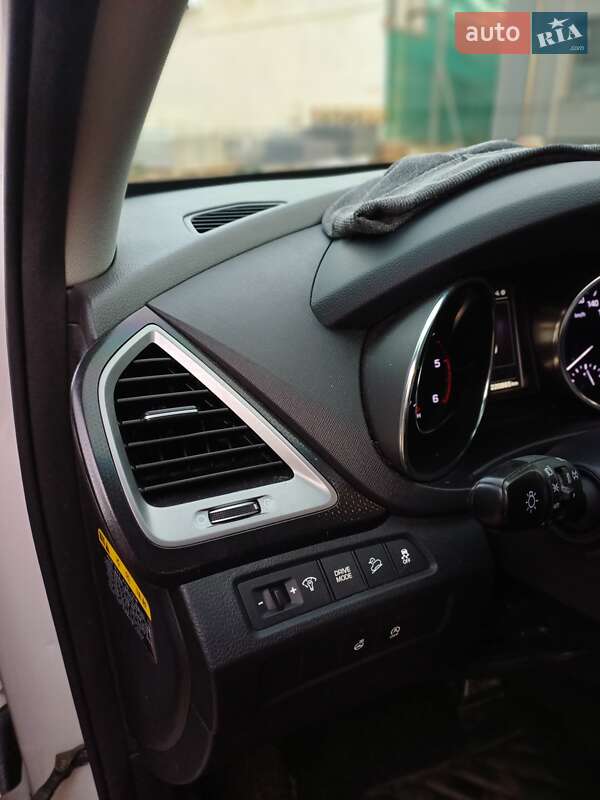 Позашляховик / Кросовер Hyundai Santa FE 2016 в Дрогобичі