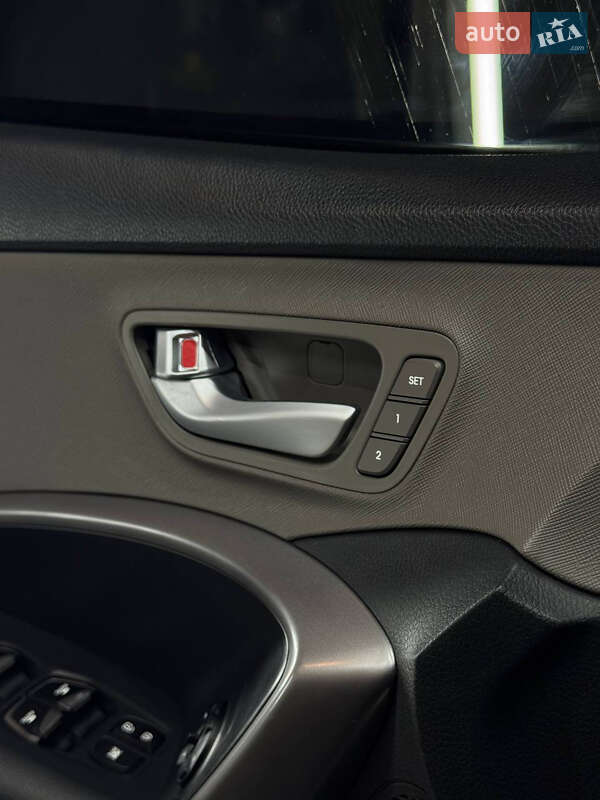 Внедорожник / Кроссовер Hyundai Santa FE 2015 в Днепре фото 24 Внедорожник / Кроссовер Hyundai Santa FE 2015 в Днепре