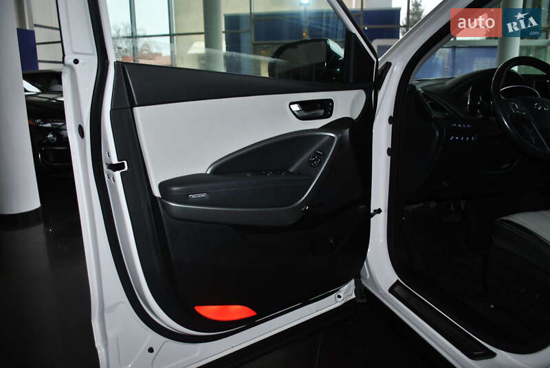 Внедорожник / Кроссовер Hyundai Santa FE 2017 в Ровно