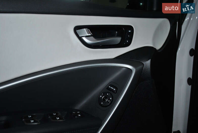 Внедорожник / Кроссовер Hyundai Santa FE 2017 в Ровно