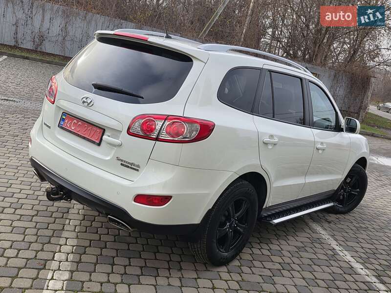Внедорожник / Кроссовер Hyundai Santa FE 2011 в Ивано-Франковске