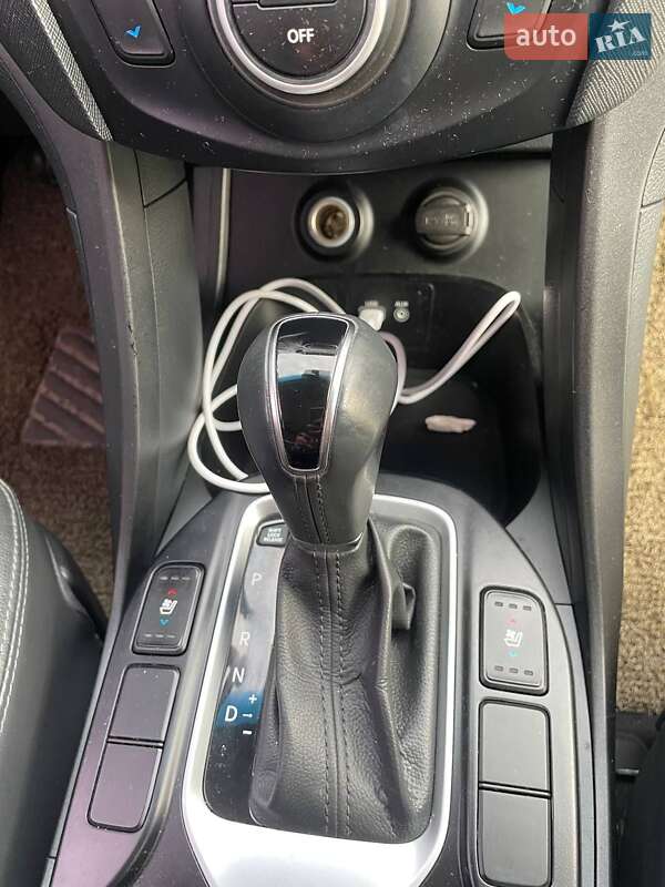 Внедорожник / Кроссовер Hyundai Santa FE 2016 в Киеве