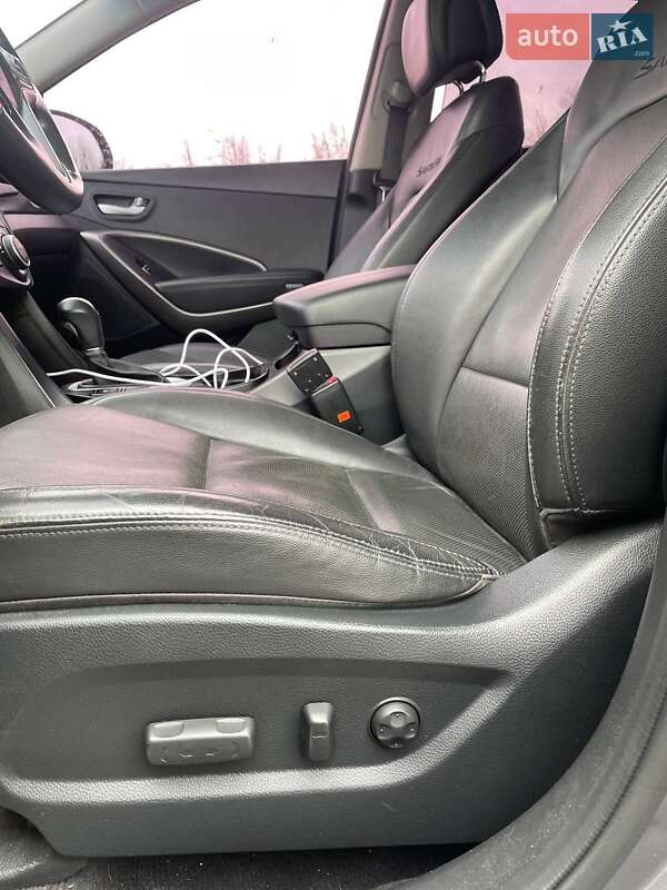 Внедорожник / Кроссовер Hyundai Santa FE 2016 в Киеве