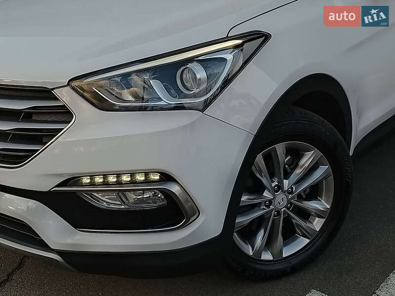 Внедорожник / Кроссовер Hyundai Santa FE 2016 в Киеве