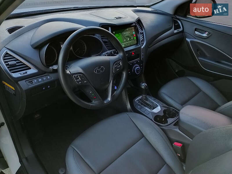 Внедорожник / Кроссовер Hyundai Santa FE 2016 в Киеве