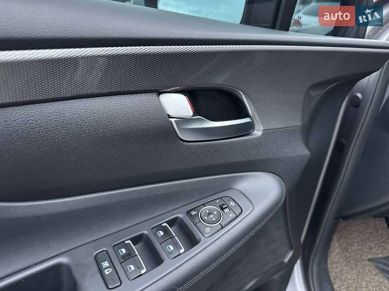 Внедорожник / Кроссовер Hyundai Santa FE 2018 в Киеве