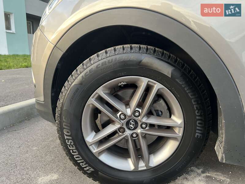 Внедорожник / Кроссовер Hyundai Santa FE 2016 в Харькове