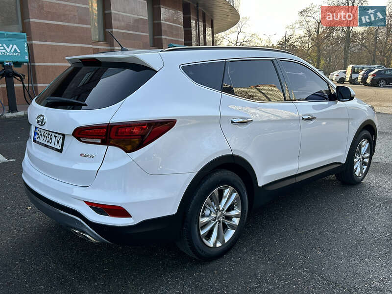 Внедорожник / Кроссовер Hyundai Santa FE 2015 в Дубно
