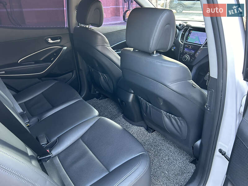 Внедорожник / Кроссовер Hyundai Santa FE 2015 в Дубно