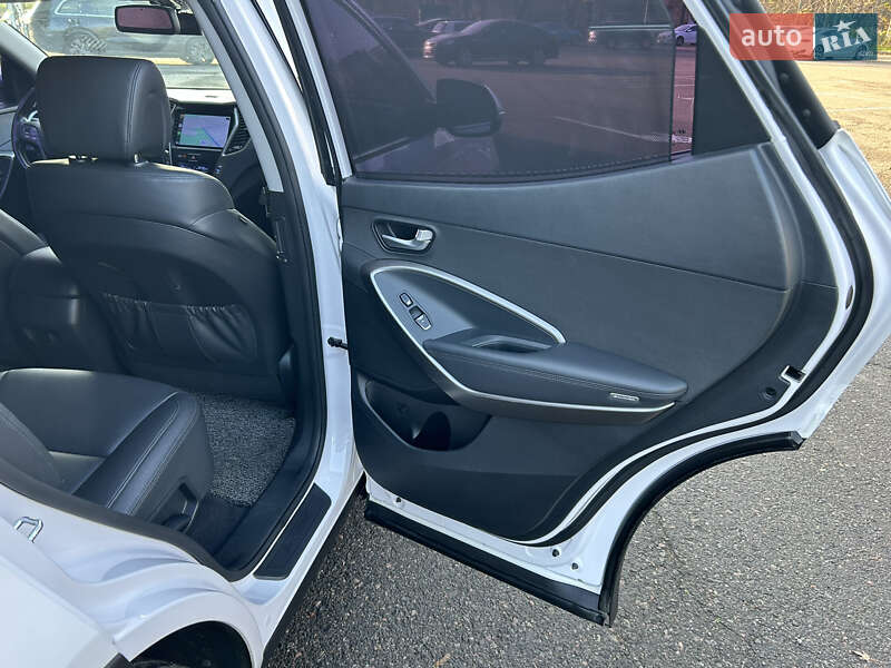 Внедорожник / Кроссовер Hyundai Santa FE 2015 в Дубно