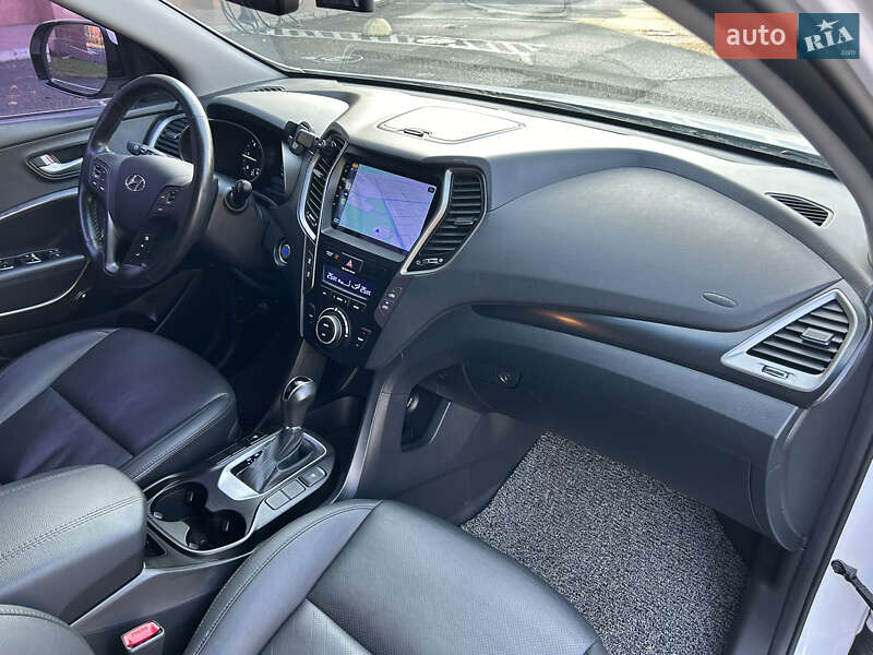 Внедорожник / Кроссовер Hyundai Santa FE 2015 в Дубно
