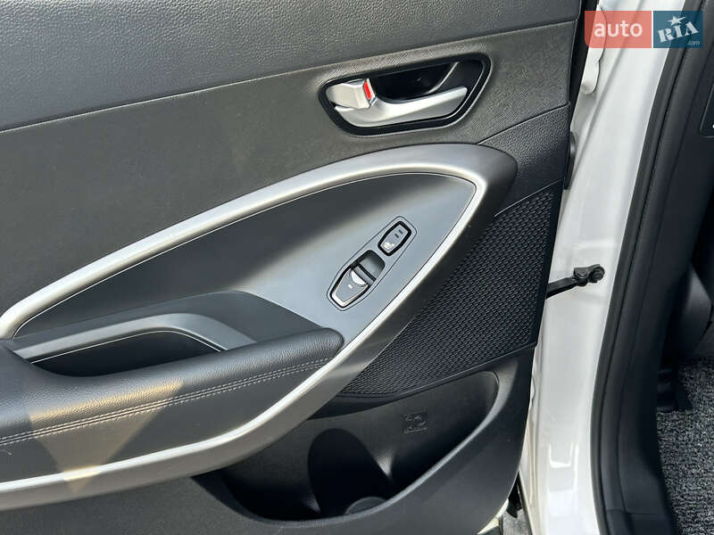 Внедорожник / Кроссовер Hyundai Santa FE 2015 в Дубно