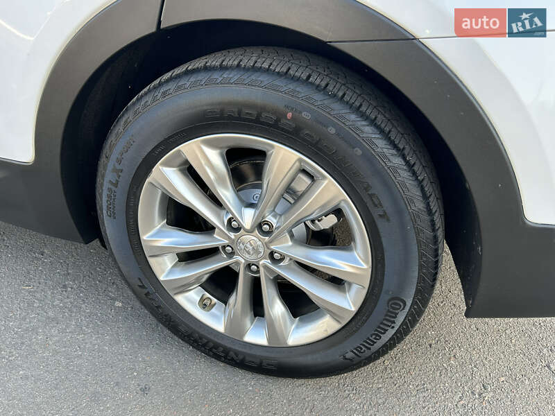 Внедорожник / Кроссовер Hyundai Santa FE 2015 в Дубно