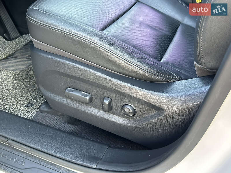 Внедорожник / Кроссовер Hyundai Santa FE 2015 в Дубно