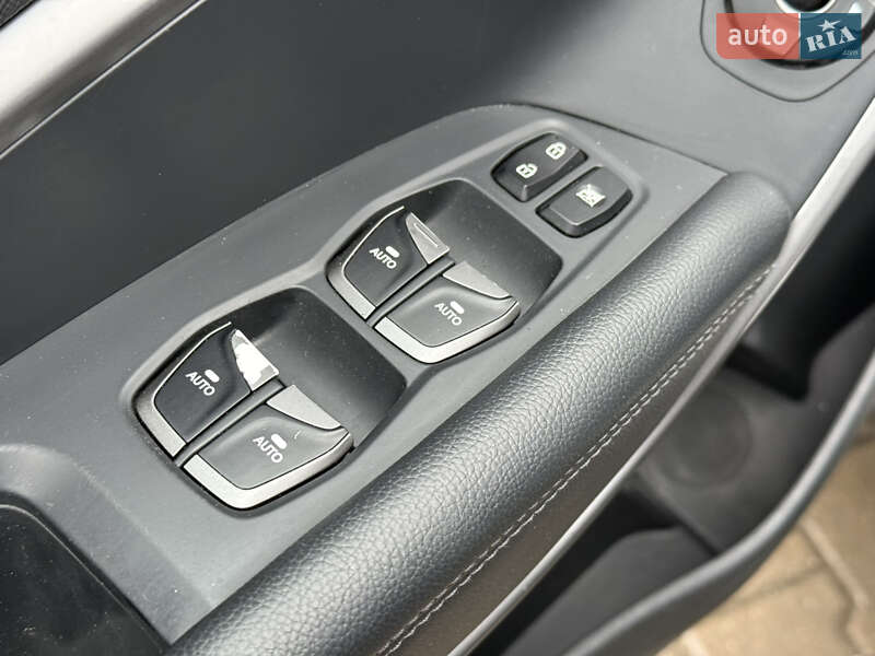 Внедорожник / Кроссовер Hyundai Santa FE 2016 в Ровно