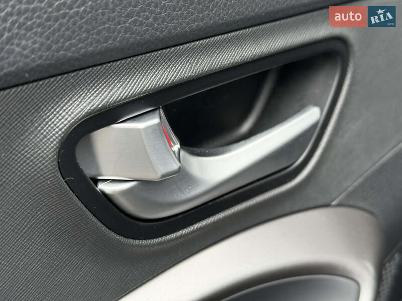 Внедорожник / Кроссовер Hyundai Santa FE 2016 в Ровно