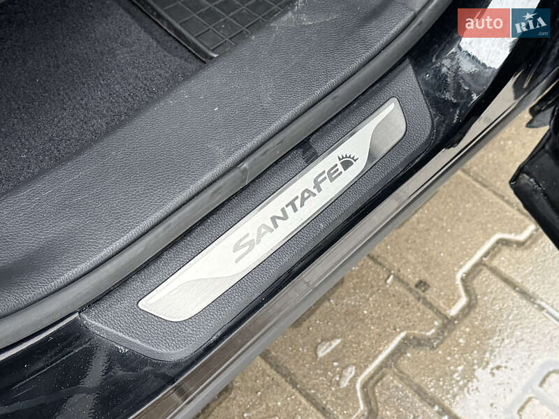 Внедорожник / Кроссовер Hyundai Santa FE 2016 в Ровно