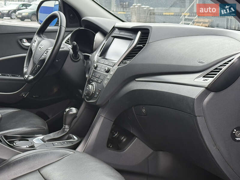 Внедорожник / Кроссовер Hyundai Santa FE 2016 в Ровно