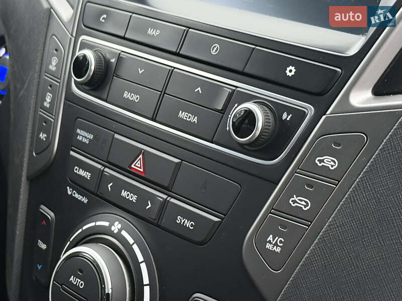 Внедорожник / Кроссовер Hyundai Santa FE 2016 в Ровно