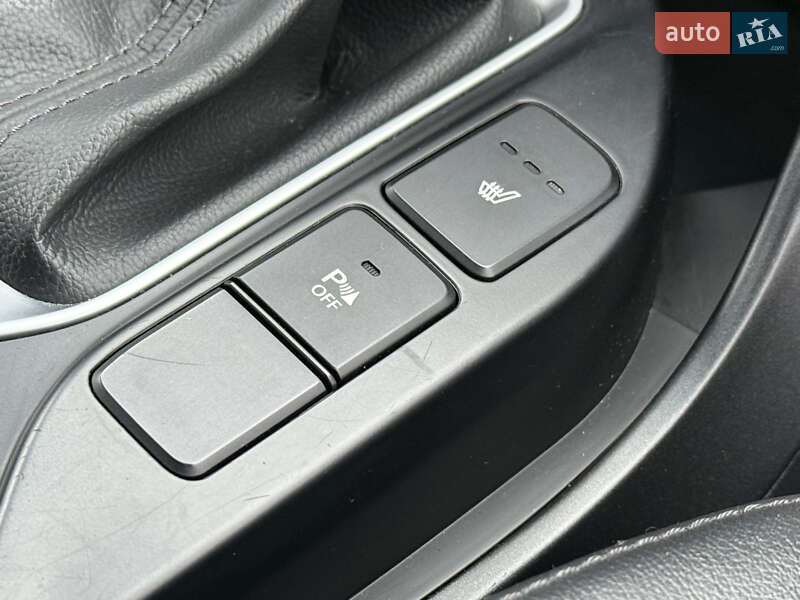 Внедорожник / Кроссовер Hyundai Santa FE 2016 в Ровно