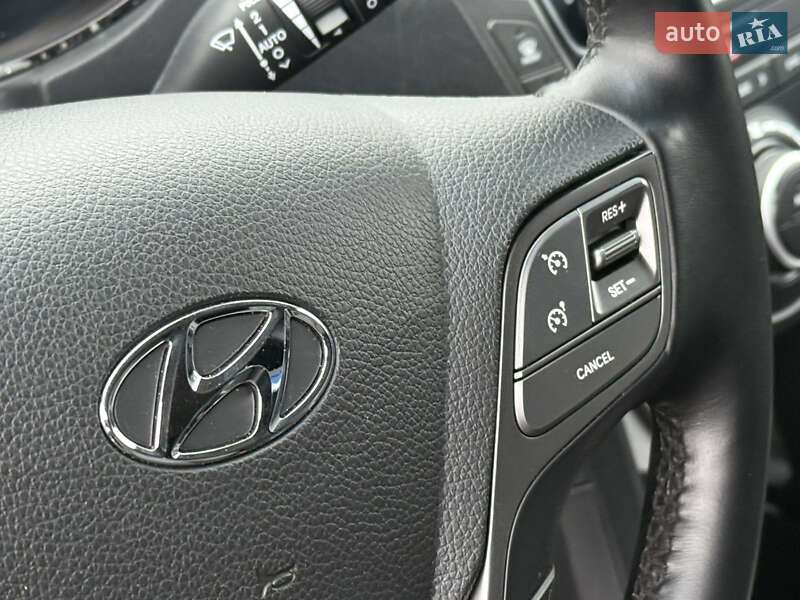 Внедорожник / Кроссовер Hyundai Santa FE 2016 в Ровно