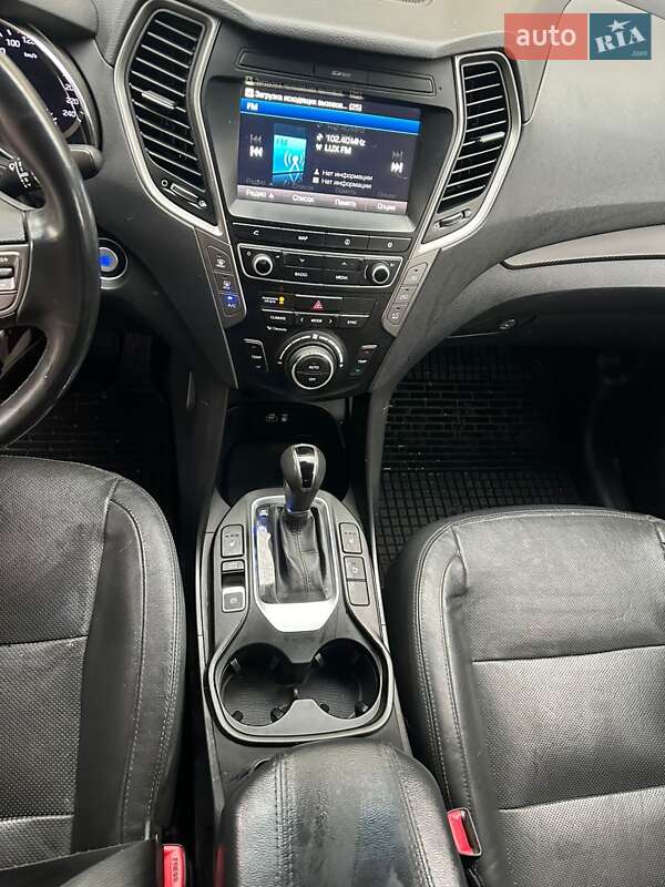 Внедорожник / Кроссовер Hyundai Santa FE 2015 в Черновцах