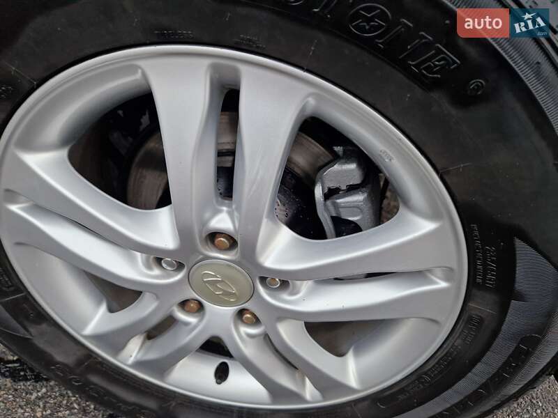 Внедорожник / Кроссовер Hyundai Santa FE 2011 в Харькове