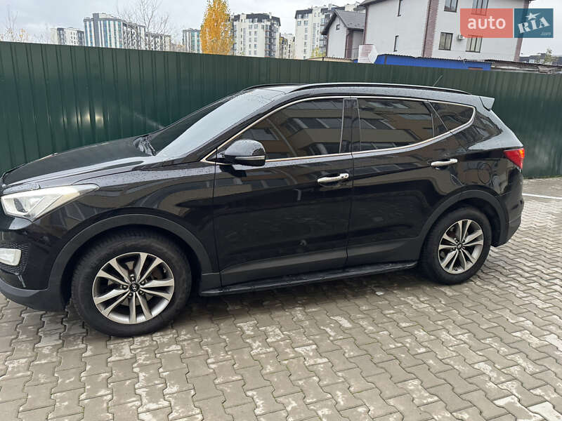 Внедорожник / Кроссовер Hyundai Santa FE 2015 в Киеве