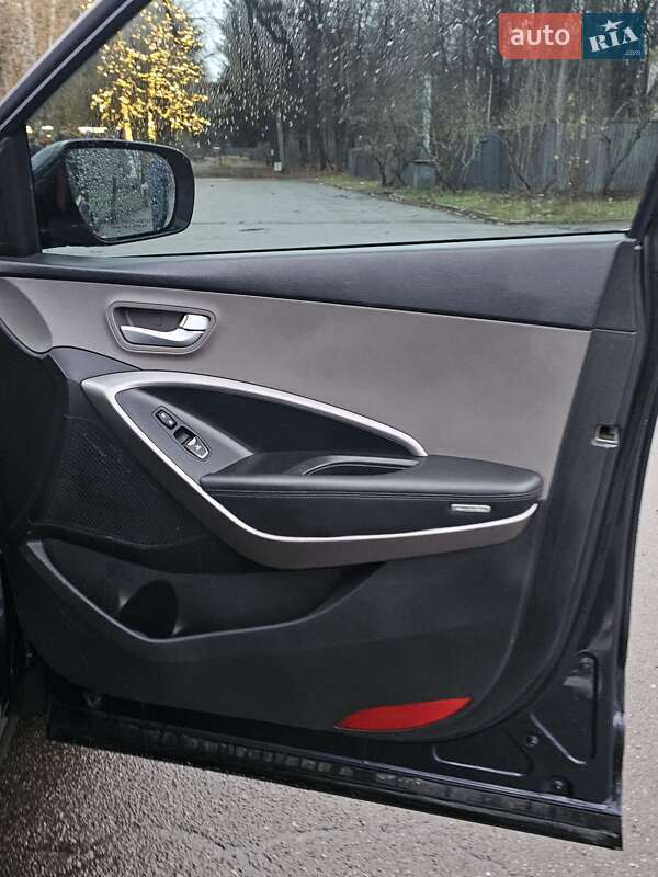 Внедорожник / Кроссовер Hyundai Santa FE 2015 в Киеве