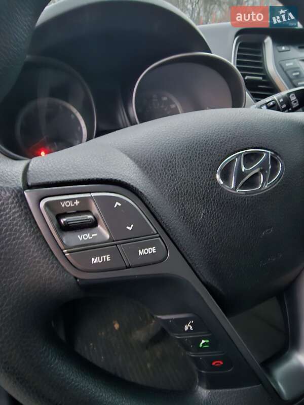 Внедорожник / Кроссовер Hyundai Santa FE 2015 в Киеве