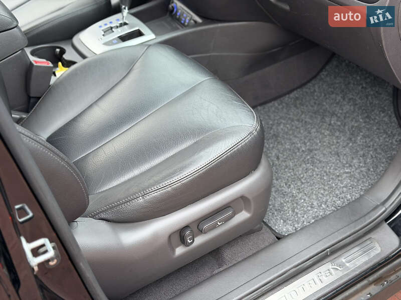 Внедорожник / Кроссовер Hyundai Santa FE 2010 в Ровно