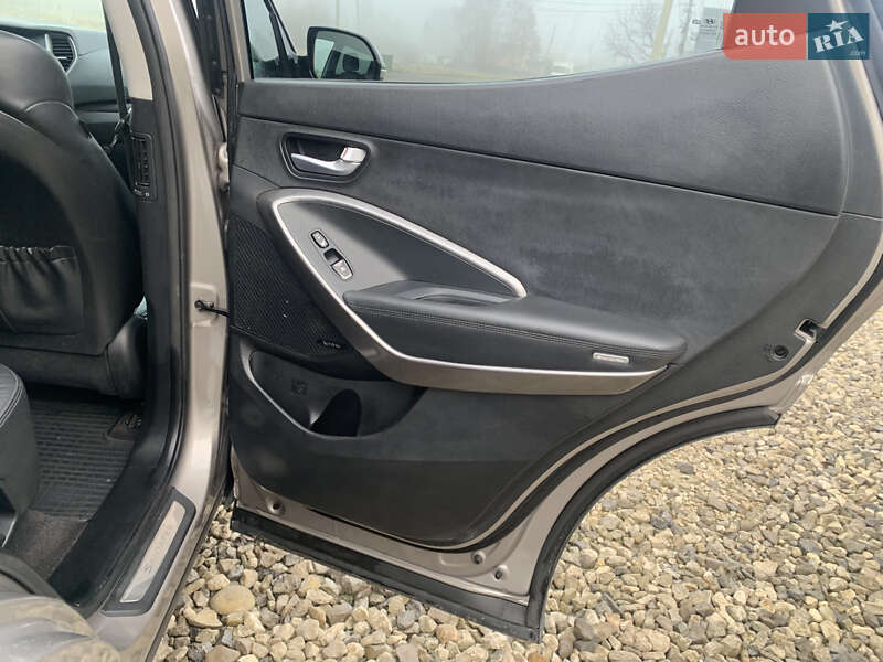 Внедорожник / Кроссовер Hyundai Santa FE 2016 в Черновцах