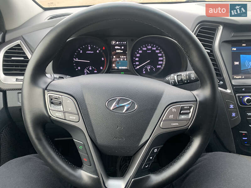 Внедорожник / Кроссовер Hyundai Santa FE 2016 в Черновцах