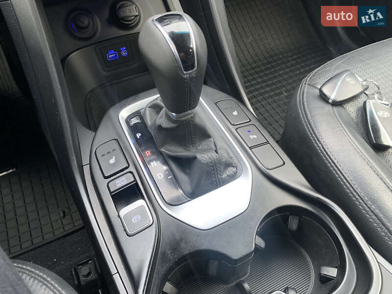 Внедорожник / Кроссовер Hyundai Santa FE 2016 в Черновцах