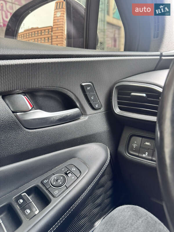 Внедорожник / Кроссовер Hyundai Santa FE 2018 в Днепре