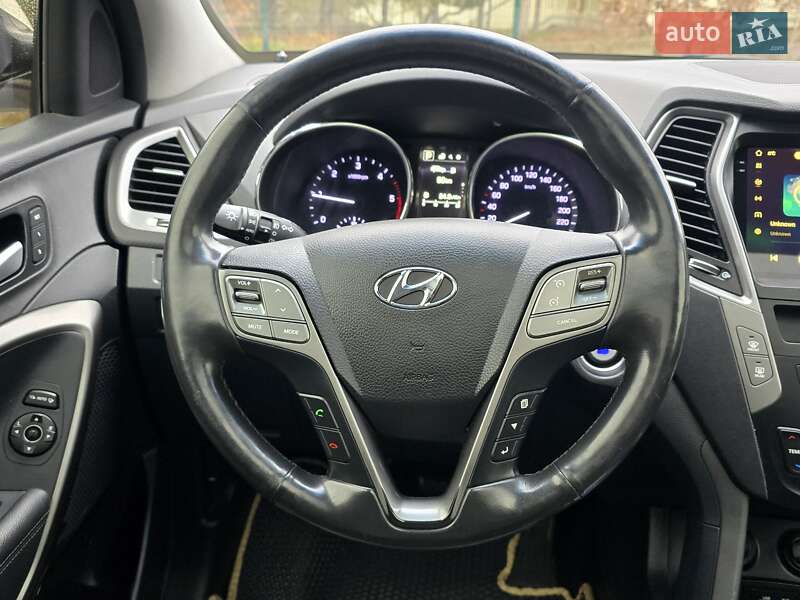 Внедорожник / Кроссовер Hyundai Santa FE 2016 в Хмельницком
