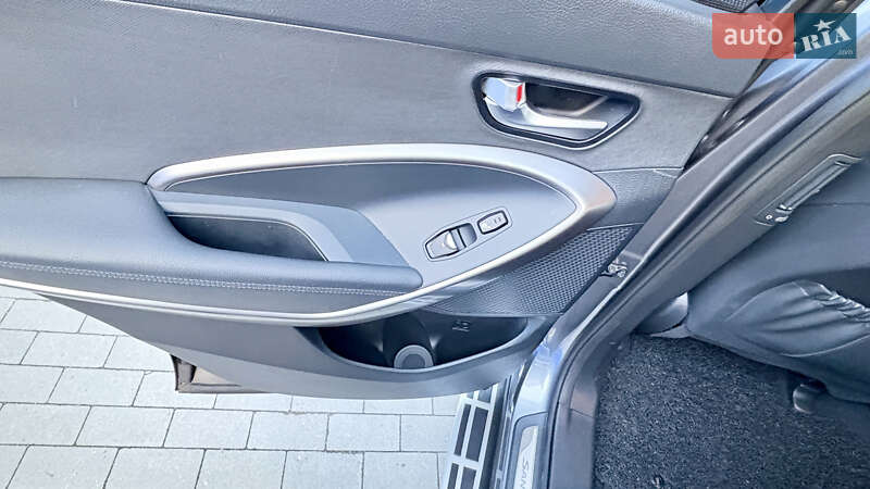 Внедорожник / Кроссовер Hyundai Santa FE 2016 в Виннице