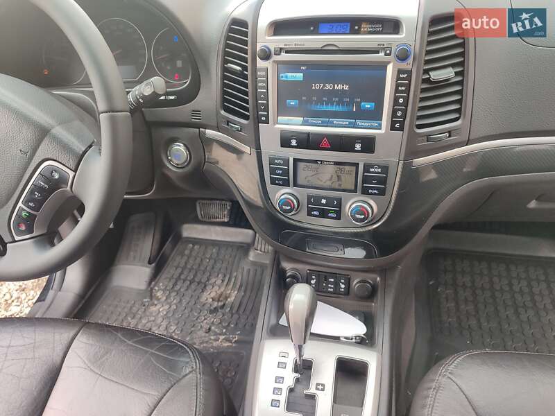 Внедорожник / Кроссовер Hyundai Santa FE 2010 в Ивано-Франковске