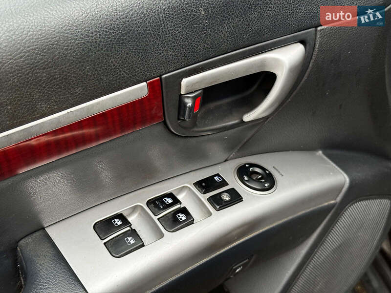 Внедорожник / Кроссовер Hyundai Santa FE 2009 в Киеве