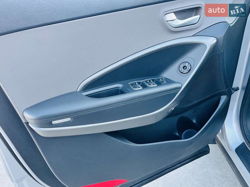 Внедорожник / Кроссовер Hyundai Santa FE 2016 в Киеве