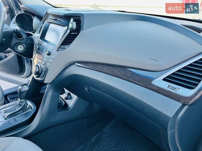Внедорожник / Кроссовер Hyundai Santa FE 2016 в Киеве