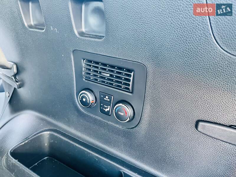 Внедорожник / Кроссовер Hyundai Santa FE 2016 в Киеве