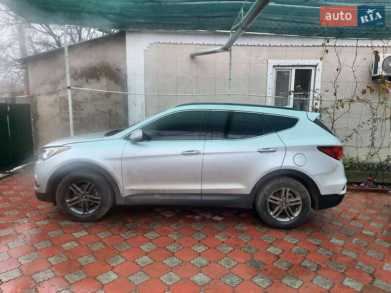 Внедорожник / Кроссовер Hyundai Santa FE 2016 в Врадиевке