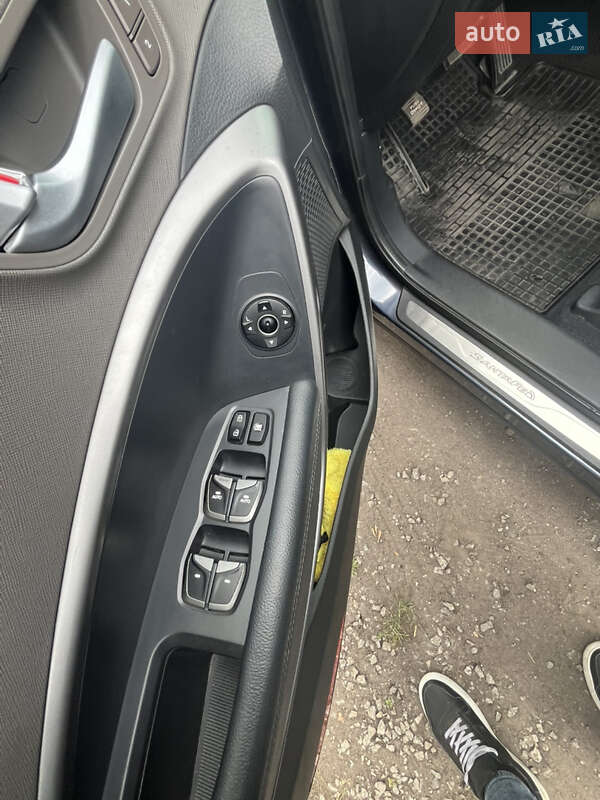 Позашляховик / Кросовер Hyundai Santa FE 2015 в Броварах фото 9 Позашляховик / Кросовер Hyundai Santa FE 2015 в Броварах