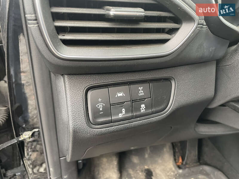 Внедорожник / Кроссовер Hyundai Santa FE 2019 в Львове