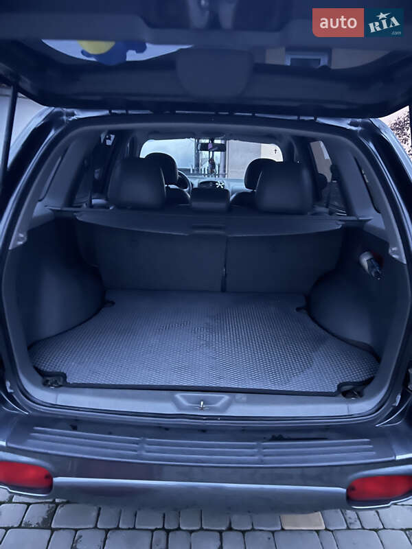 Внедорожник / Кроссовер Hyundai Santa FE 2004 в Тыврове